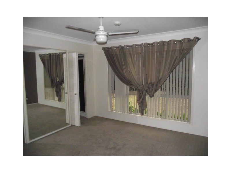 9 Sheppey Place, Yamanto QLD 4305