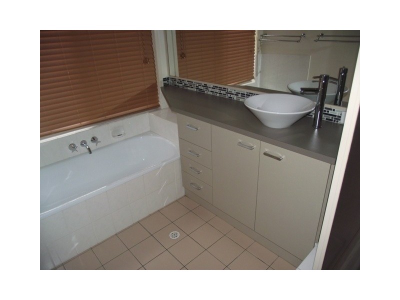 9 Sheppey Place, Yamanto QLD 4305