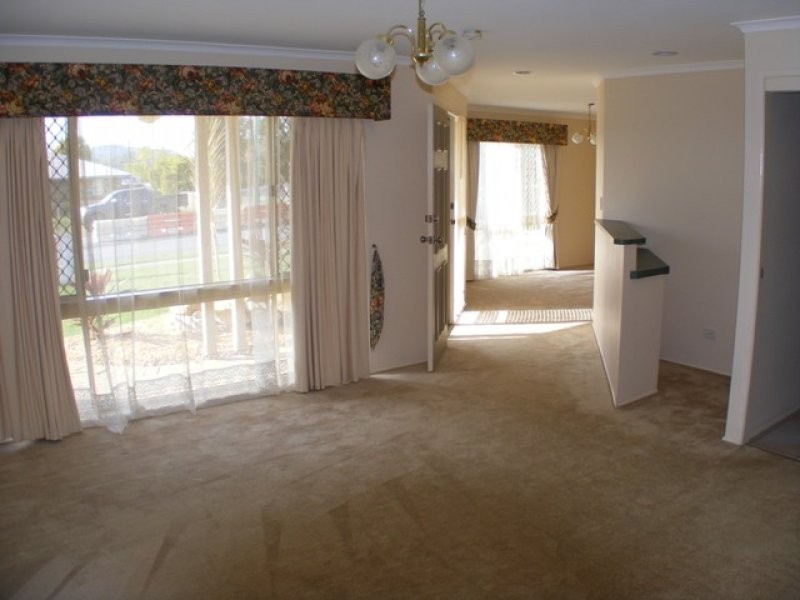 325 South Station Road, Raceview QLD 4305