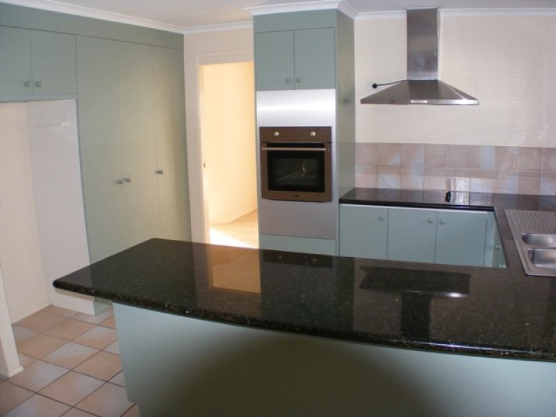 325 South Station Road, Raceview QLD 4305