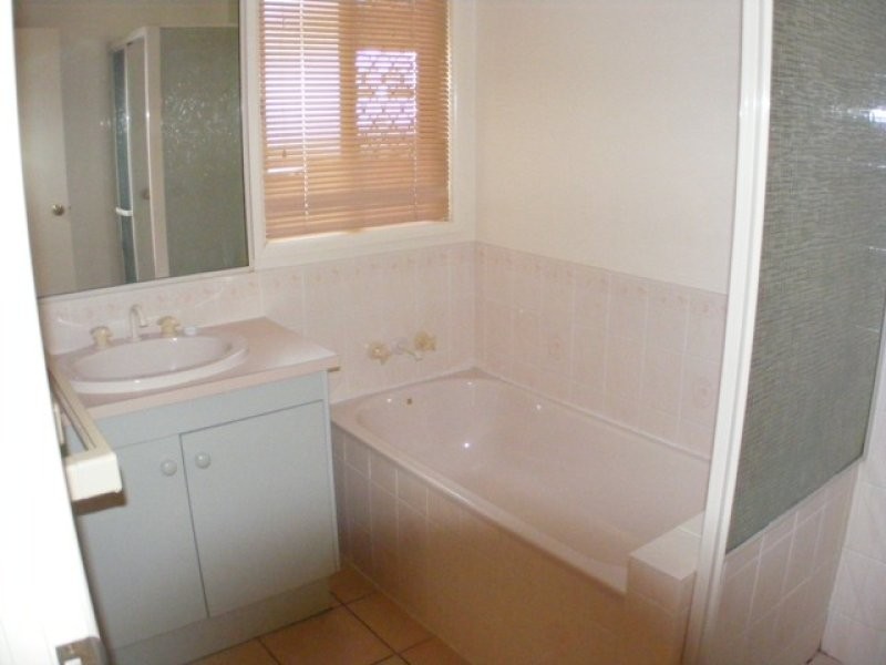 325 South Station Road, Raceview QLD 4305