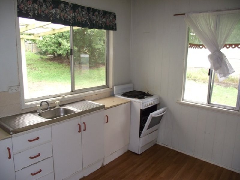 41 Queen Street, Blackstone QLD 4304