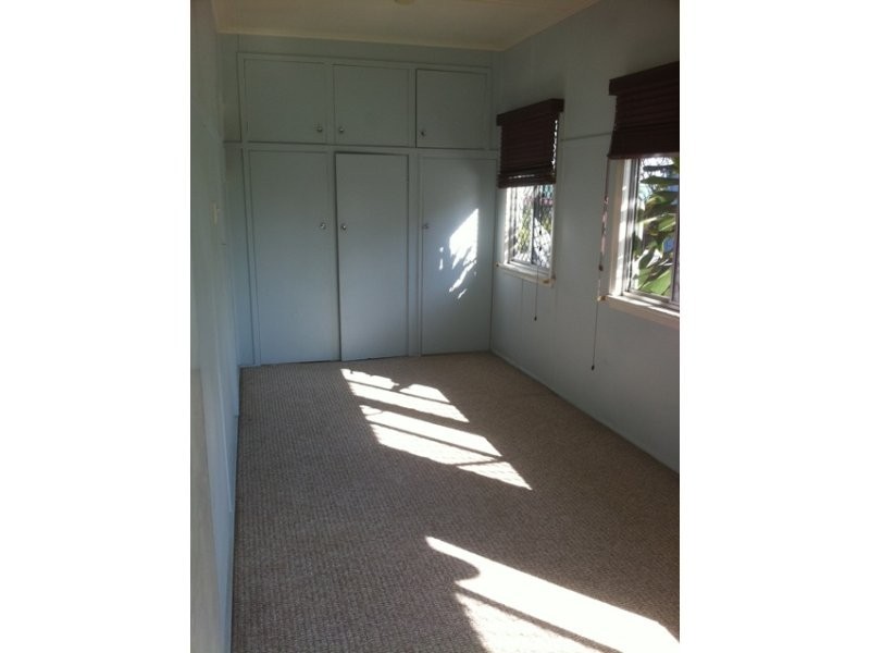 5A Pemberton Street, Booval QLD 4304