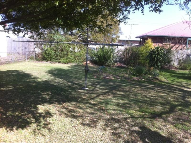 5A Pemberton Street, Booval QLD 4304