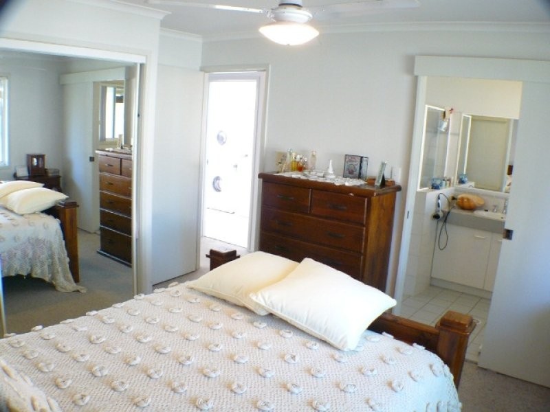 9 Helmsley Court, Yamanto QLD 4305