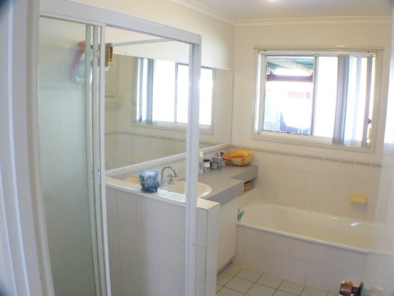 9 Helmsley Court, Yamanto QLD 4305