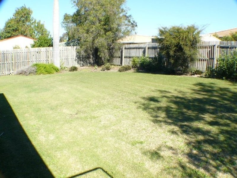 9 Helmsley Court, Yamanto QLD 4305