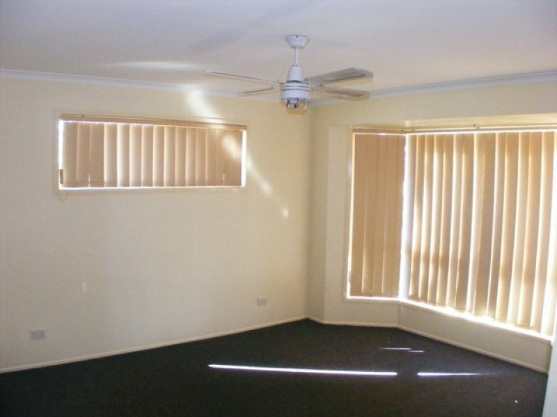 2/3 Settlers Way, Raceview QLD 4305