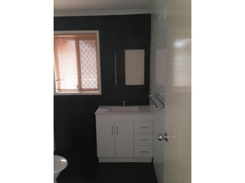 325 South Station Road, Raceview QLD 4305