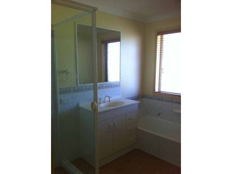 61 Sandalwood Drive, Yamanto QLD 4305