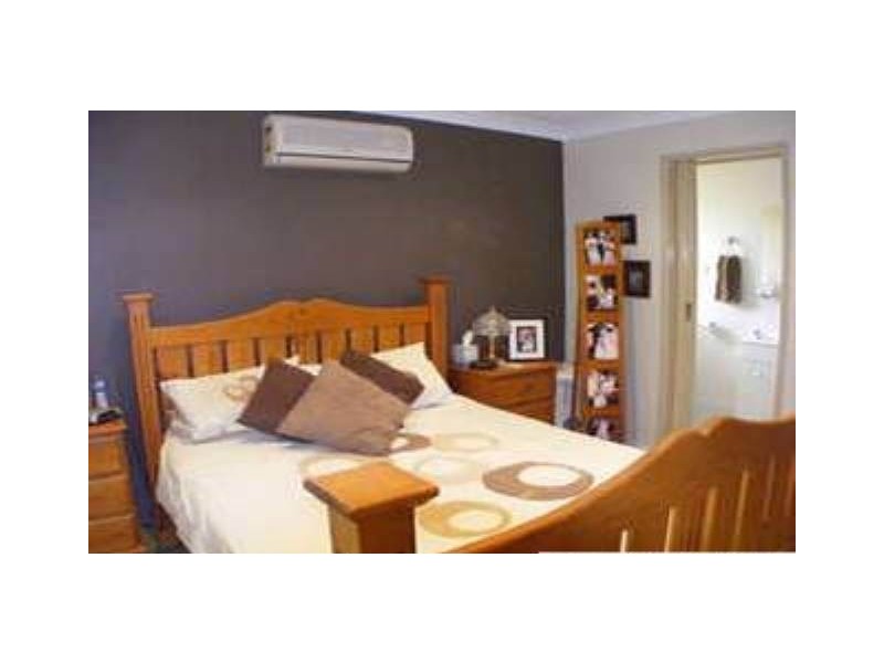 18 Connemara Court, Yamanto QLD 4305