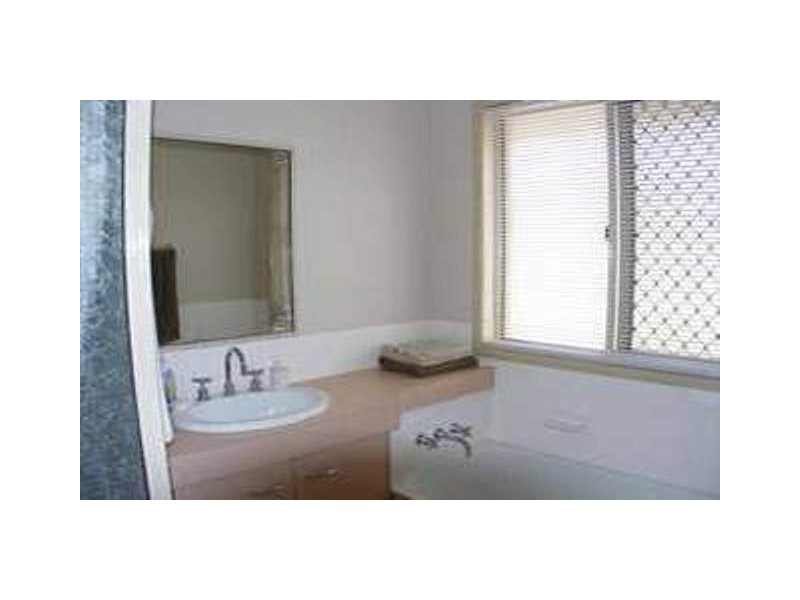 18 Connemara Court, Yamanto QLD 4305