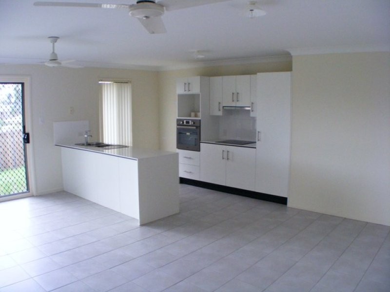 8 Figtree Court, Yamanto QLD 4305