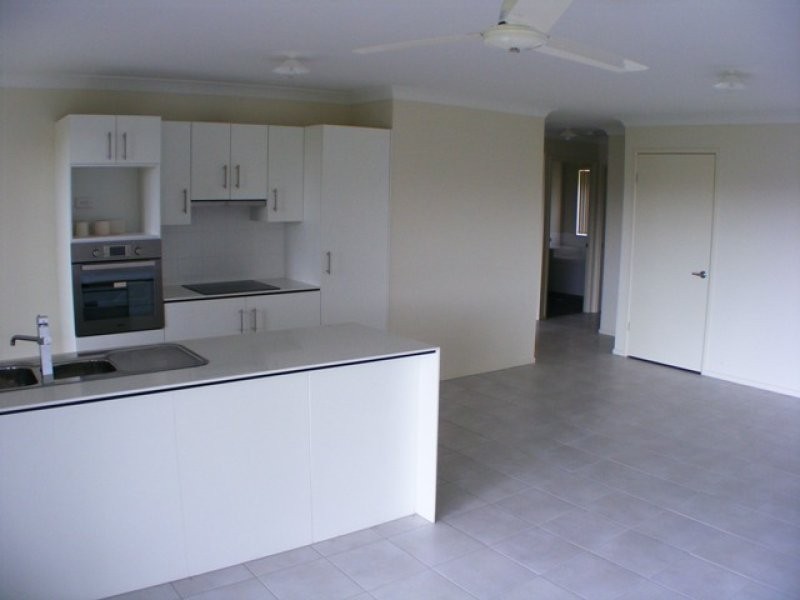 8 Figtree Court, Yamanto QLD 4305