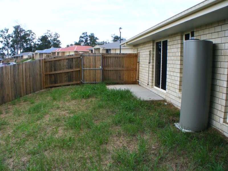 8 Figtree Court, Yamanto QLD 4305
