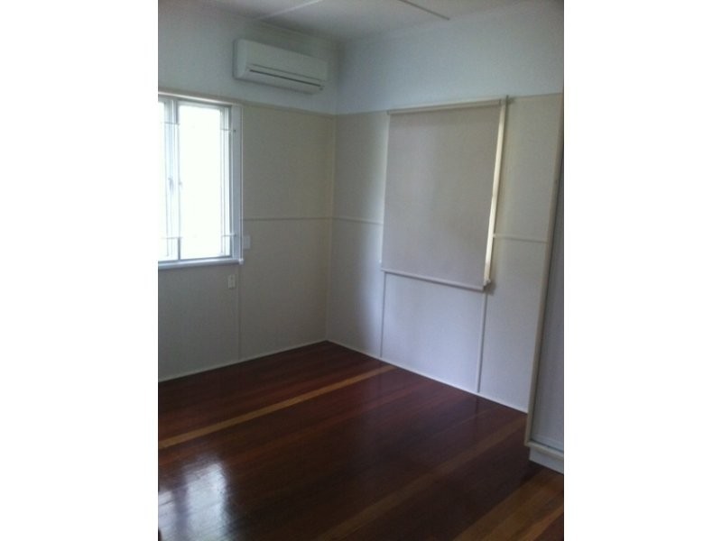 9 Harvey Street, Churchill QLD 4305