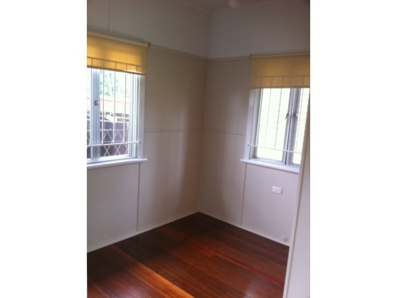 9 Harvey Street, Churchill QLD 4305