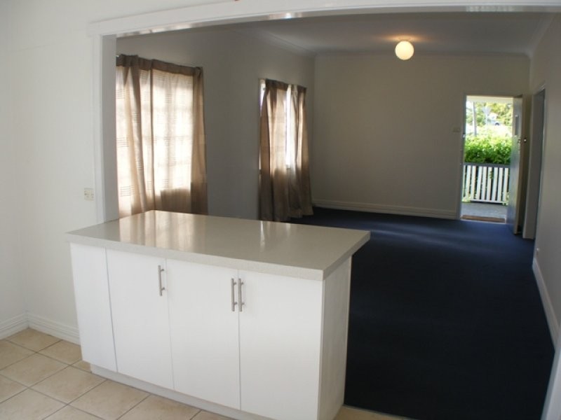 11 Green Street, Booval QLD 4304