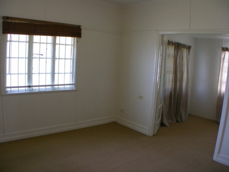 11 Green Street, Booval QLD 4304