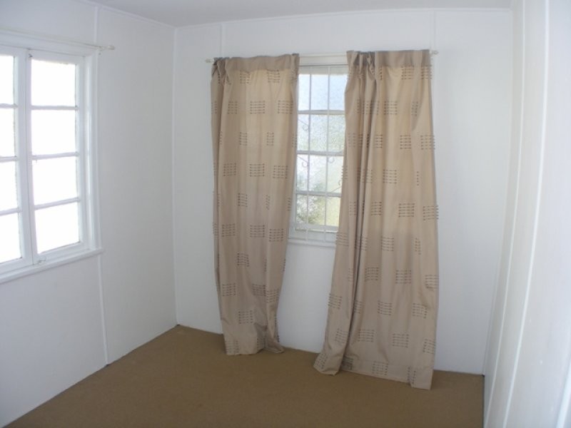 11 Green Street, Booval QLD 4304