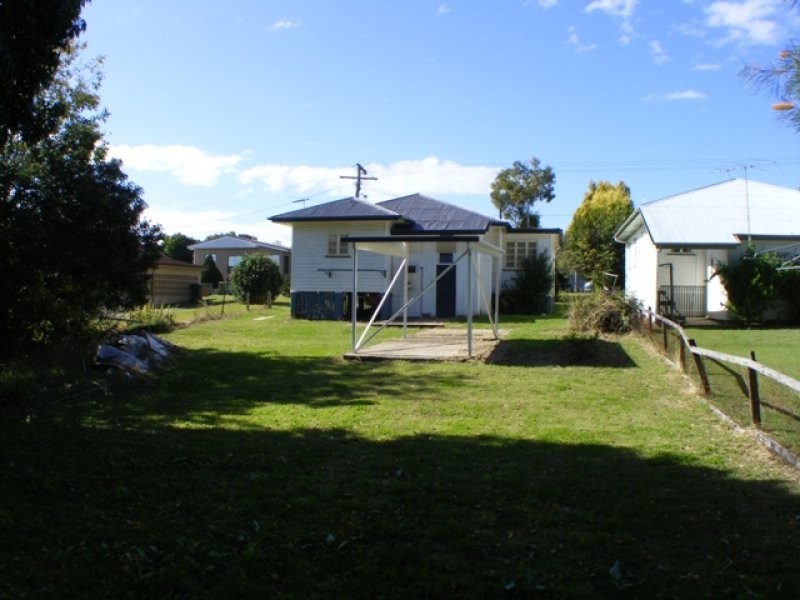 11 Green Street, Booval QLD 4304