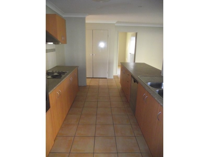 18 Sandhurst Place, Brassall QLD 4305