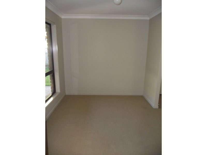 18 Sandhurst Place, Brassall QLD 4305