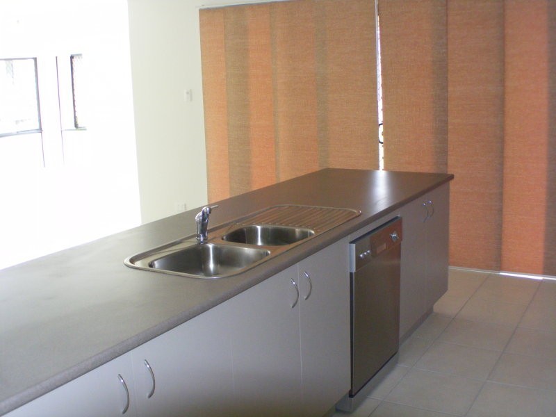 10 Piccadilly Court, Deebing Heights QLD 4306