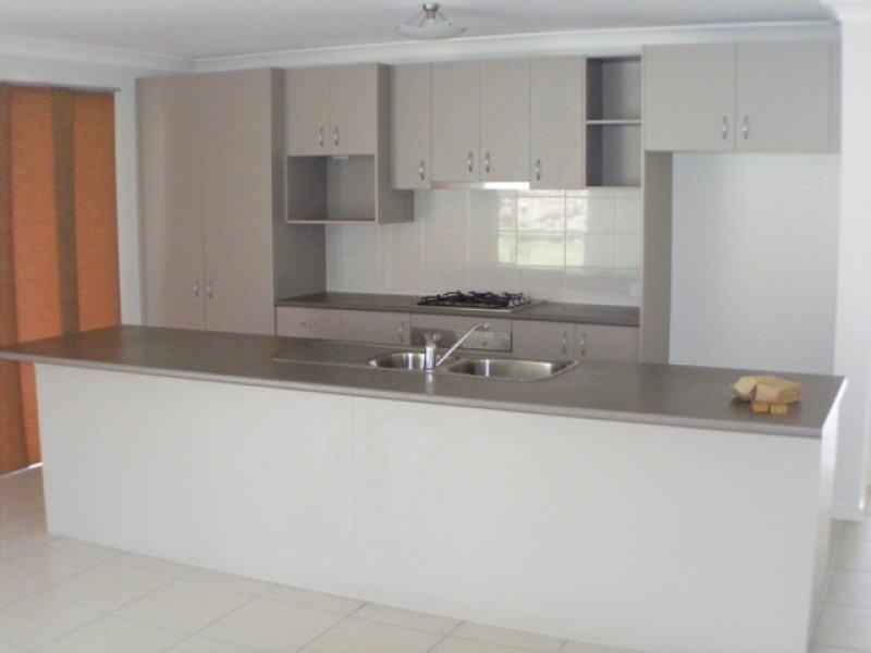 10 Piccadilly Court, Deebing Heights QLD 4306