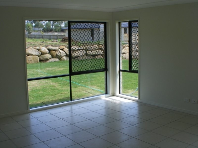 10 Piccadilly Court, Deebing Heights QLD 4306