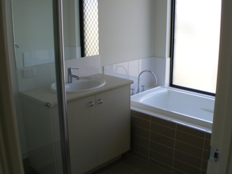 10 Piccadilly Court, Deebing Heights QLD 4306