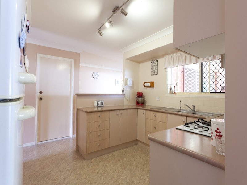 4 Acorn Crescent, Flinders View QLD 4305