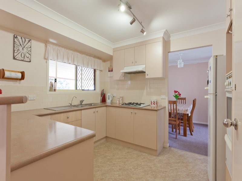 4 Acorn Crescent, Flinders View QLD 4305