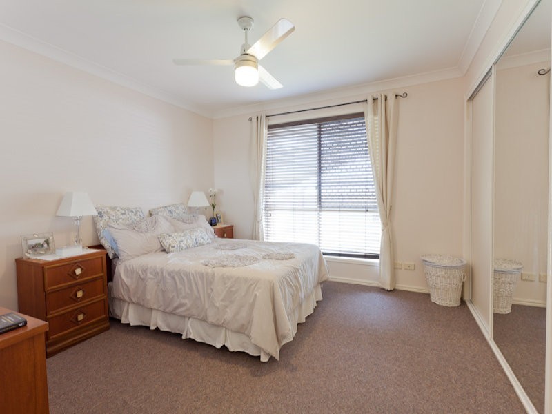 4 Acorn Crescent, Flinders View QLD 4305