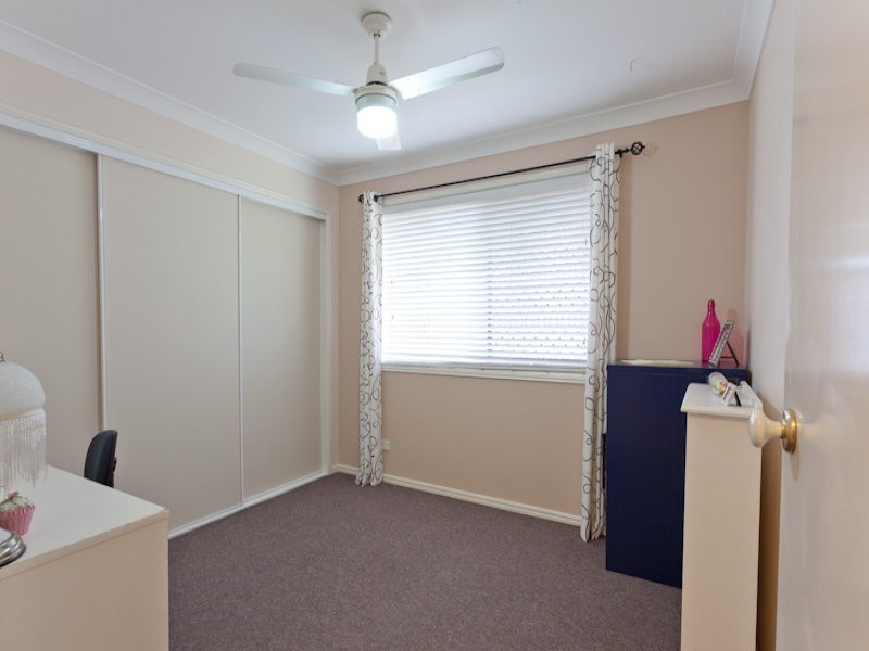 4 Acorn Crescent, Flinders View QLD 4305