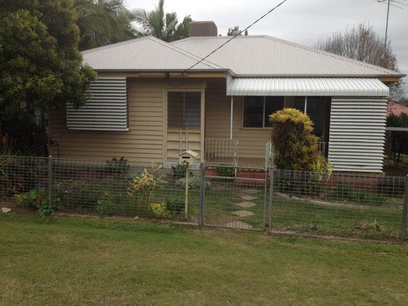5A Pemberton Street, Booval QLD 4304