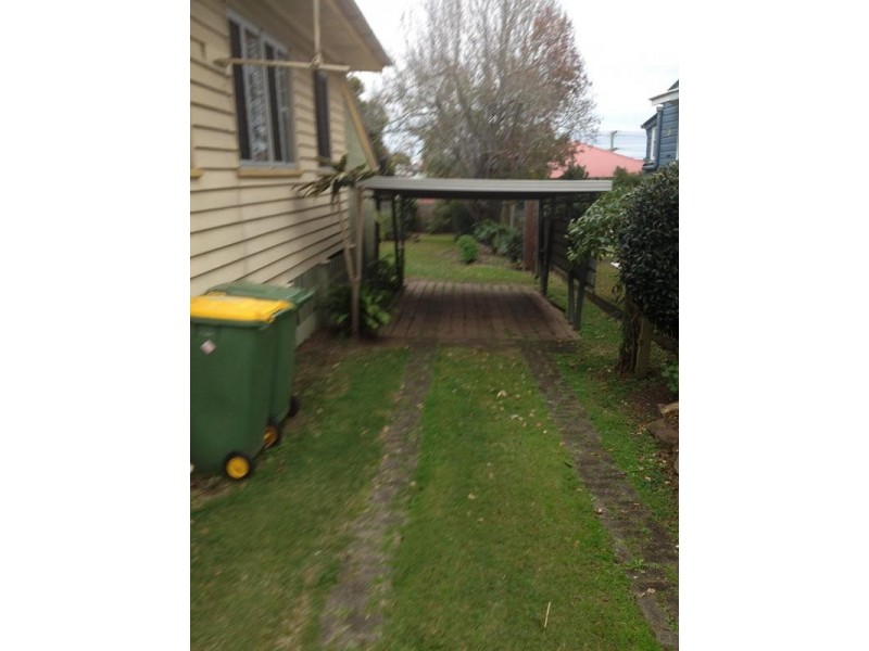 5A Pemberton Street, Booval QLD 4304