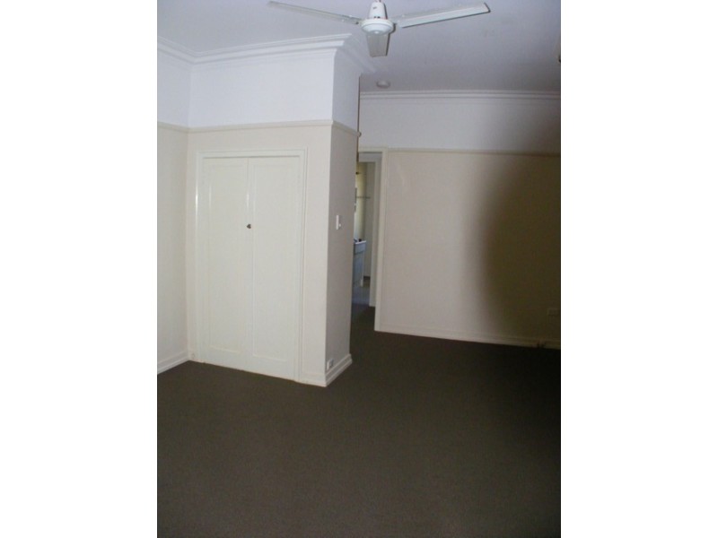 31 Crown Street, Silkstone QLD 4304