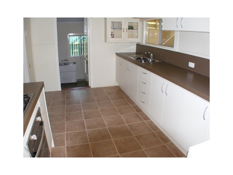 31 Crown Street, Silkstone QLD 4304