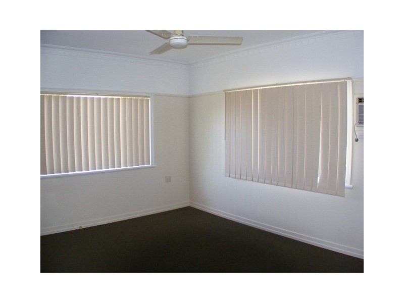 31 Crown Street, Silkstone QLD 4304