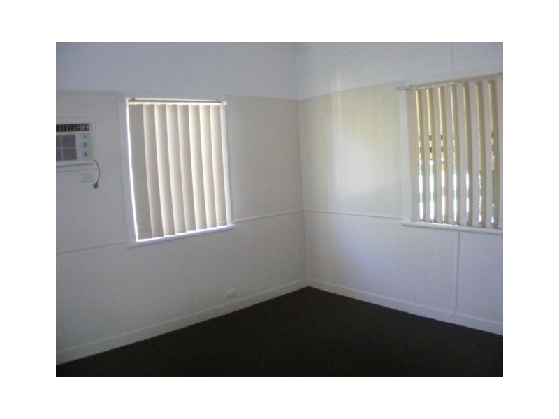 31 Crown Street, Silkstone QLD 4304