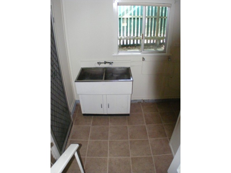 31 Crown Street, Silkstone QLD 4304