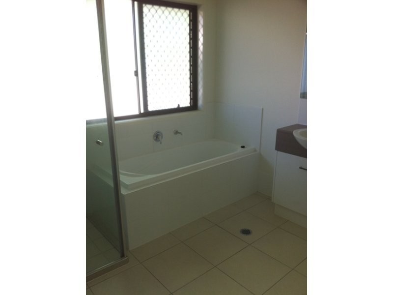 9A Ogilvie Street, Bundamba QLD 4304