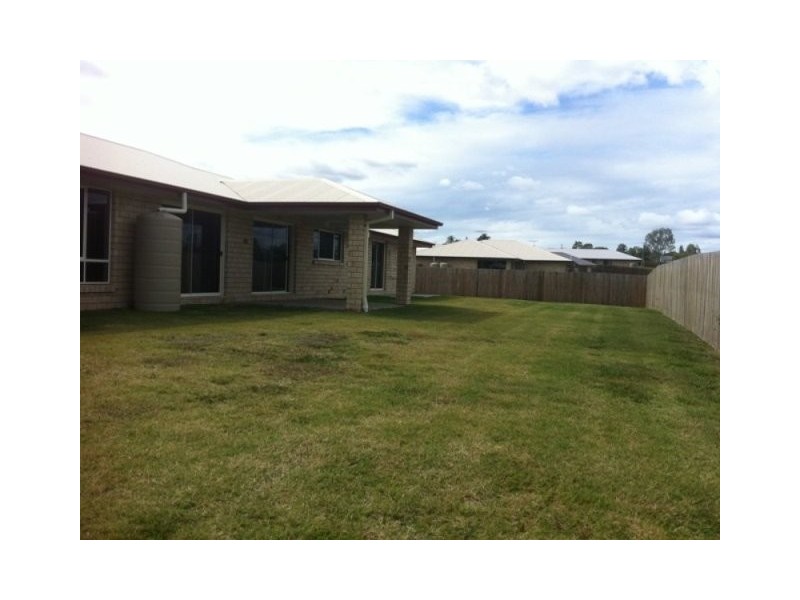 1 Petal Place, Yamanto QLD 4305