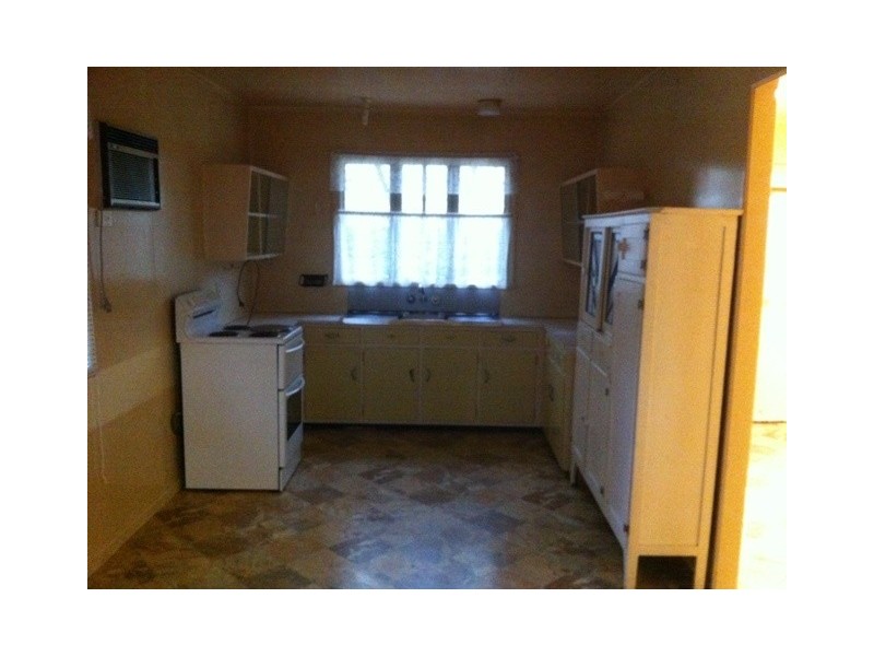 4 Rodney Street, Silkstone QLD 4304