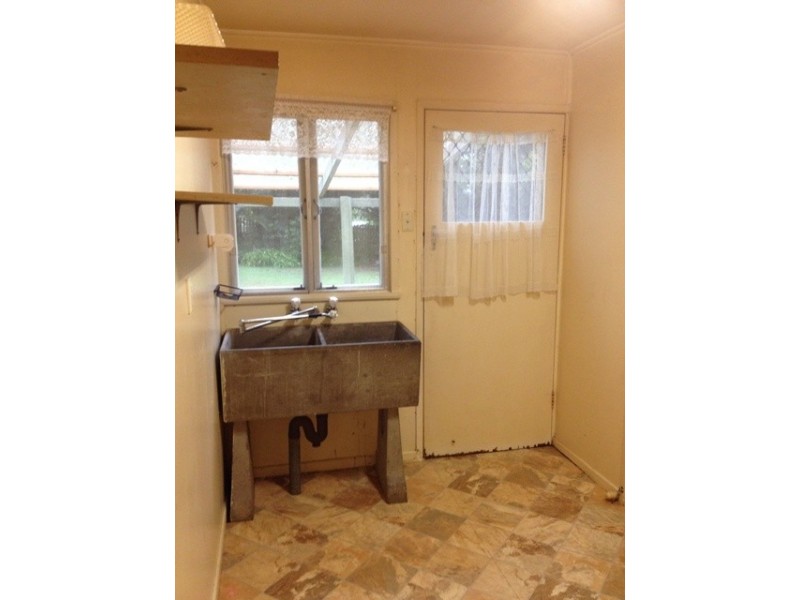 4 Rodney Street, Silkstone QLD 4304