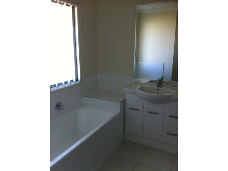 39 Powells Road, Yamanto QLD 4305