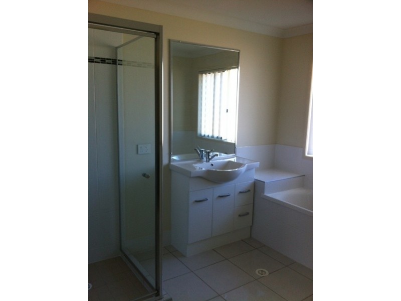 39 Powells Road, Yamanto QLD 4305