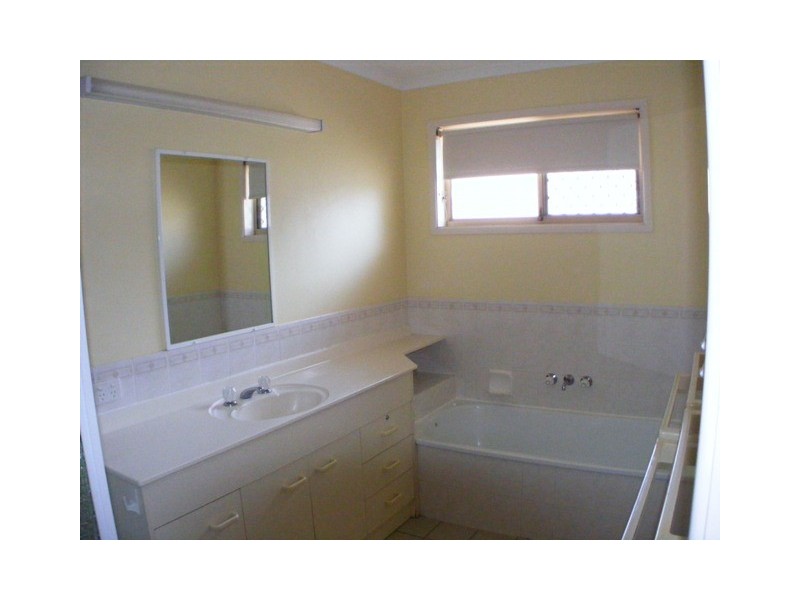 16 Bangalow Crescent, Raceview QLD 4305