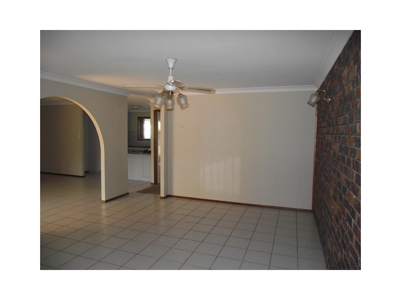 11 Arabian Close, Yamanto QLD 4305